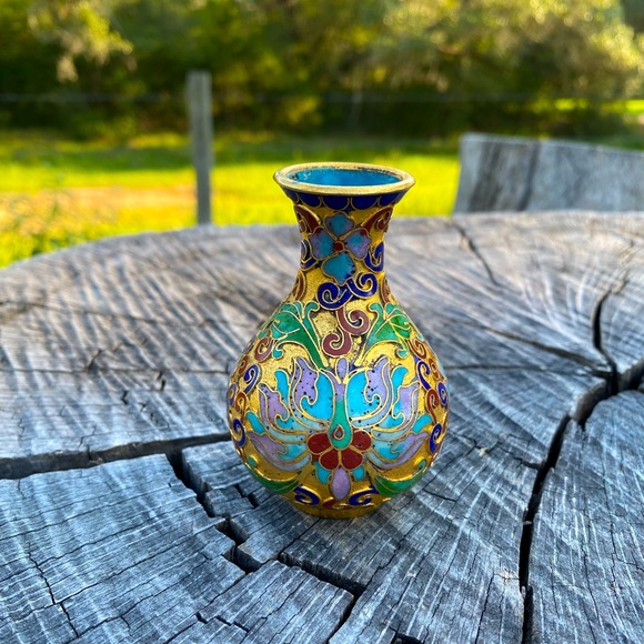 ⭐️❤️HOST PICK ❤️⭐️VTG Asian Cloisonne & Enameled Brass Floral Vase - Picture 2 of 6